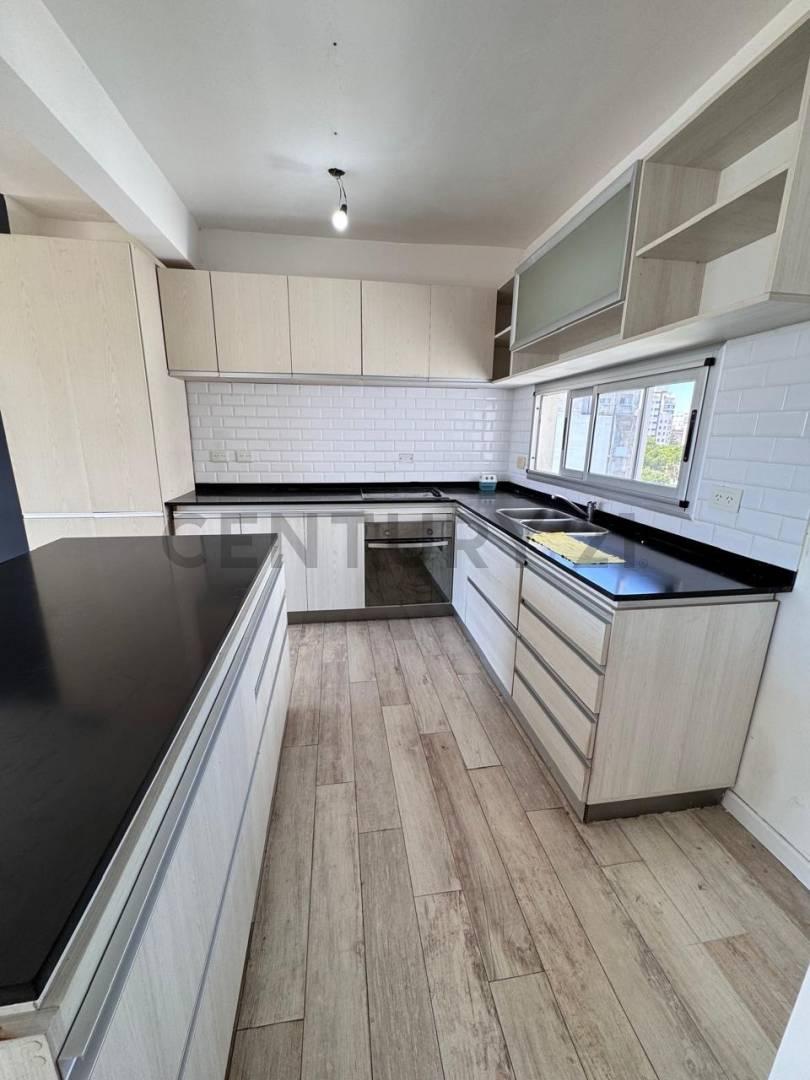 CALLE 42 E/ 10 Y 11 | TRIPLEX CON TERRAZA PROPIA Y COCHERA — foto 1