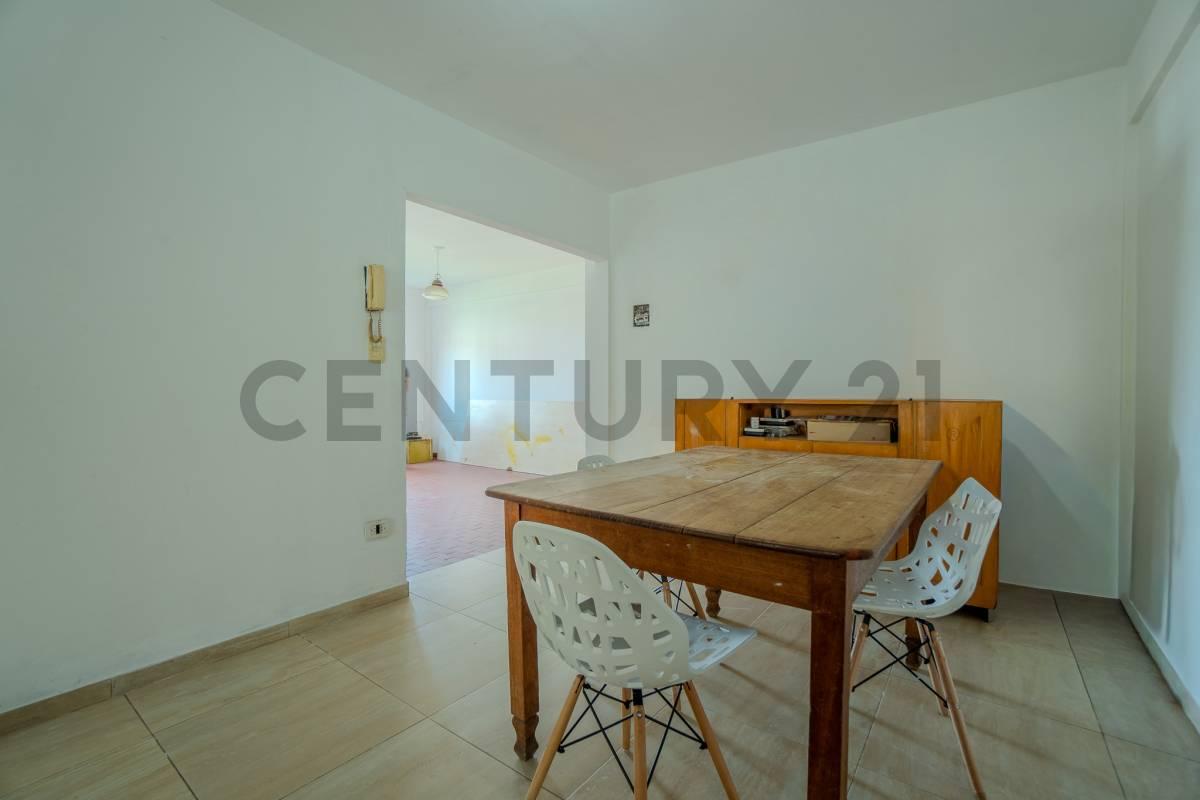 VENTA DEPARTAMENTO DOS DORMIS + COCHERA EN LOS HORNOS — foto 1