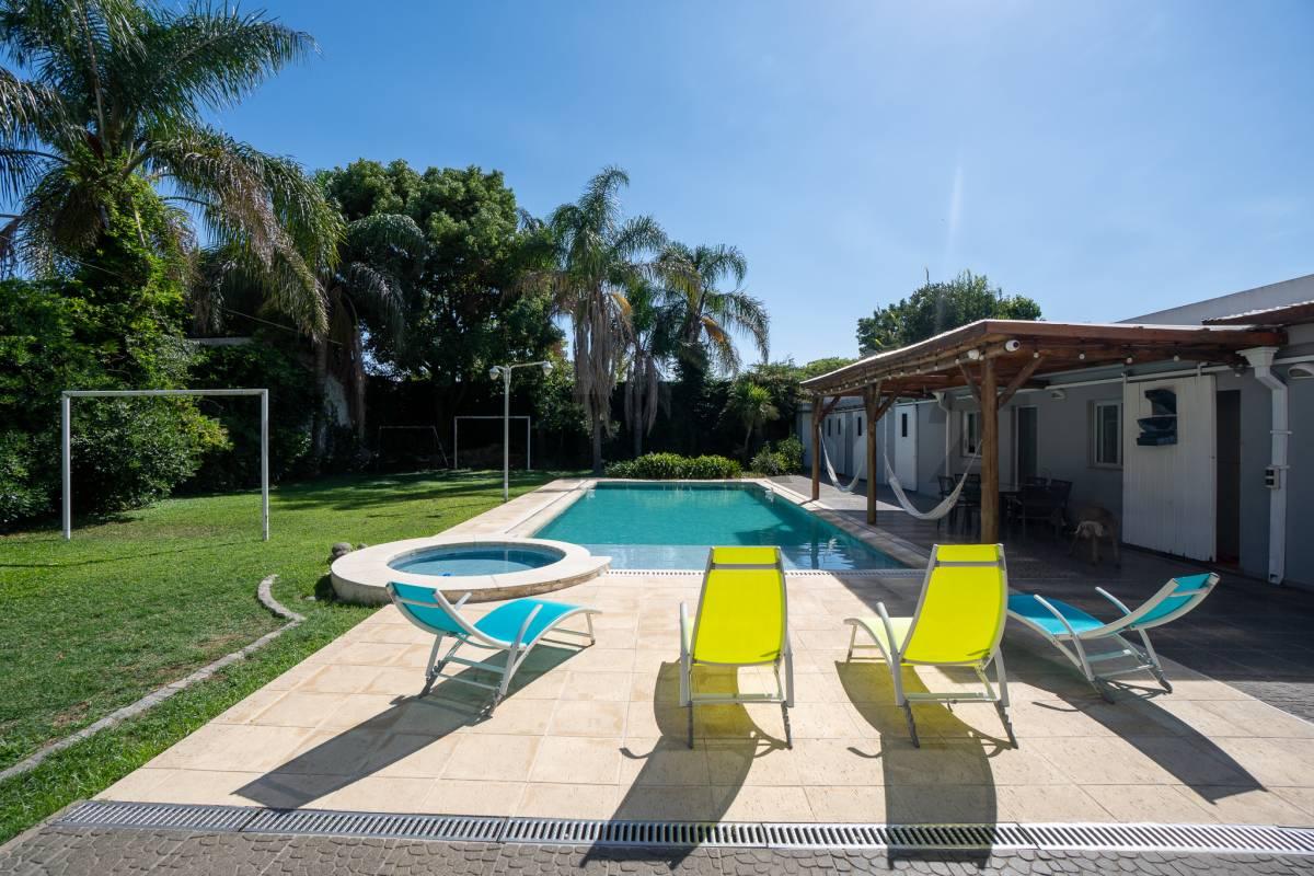 Casa en venta en La Plata 5 dormitorios — foto 1