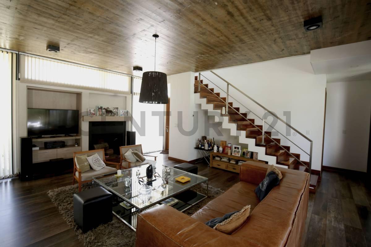 CASA EN VENTA EN LA VICTORIA - AREA 60 DE TRES DORMITORIOS — foto 1
