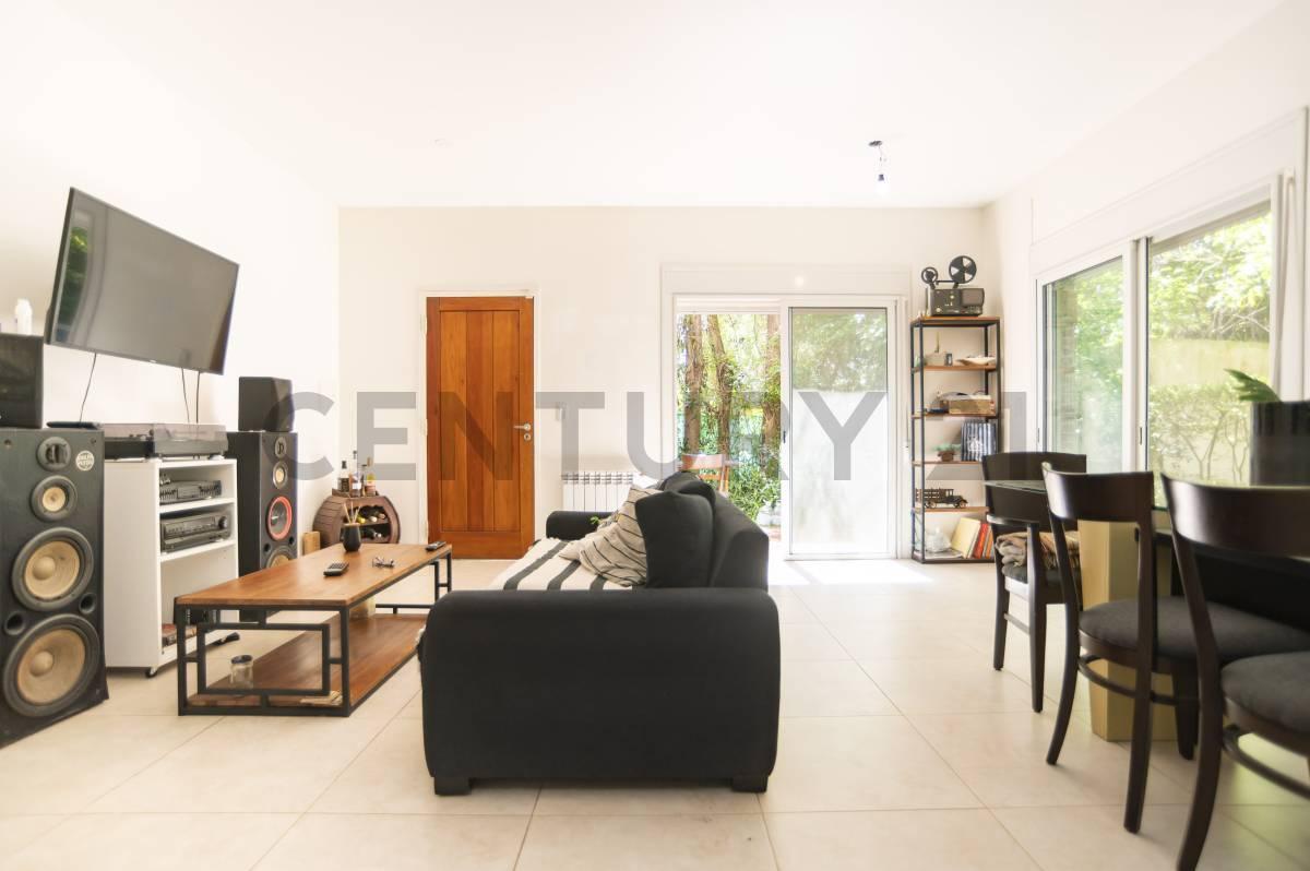 Casa en venta en Gonnet tipo duplex de 2 dormitorios — foto 1