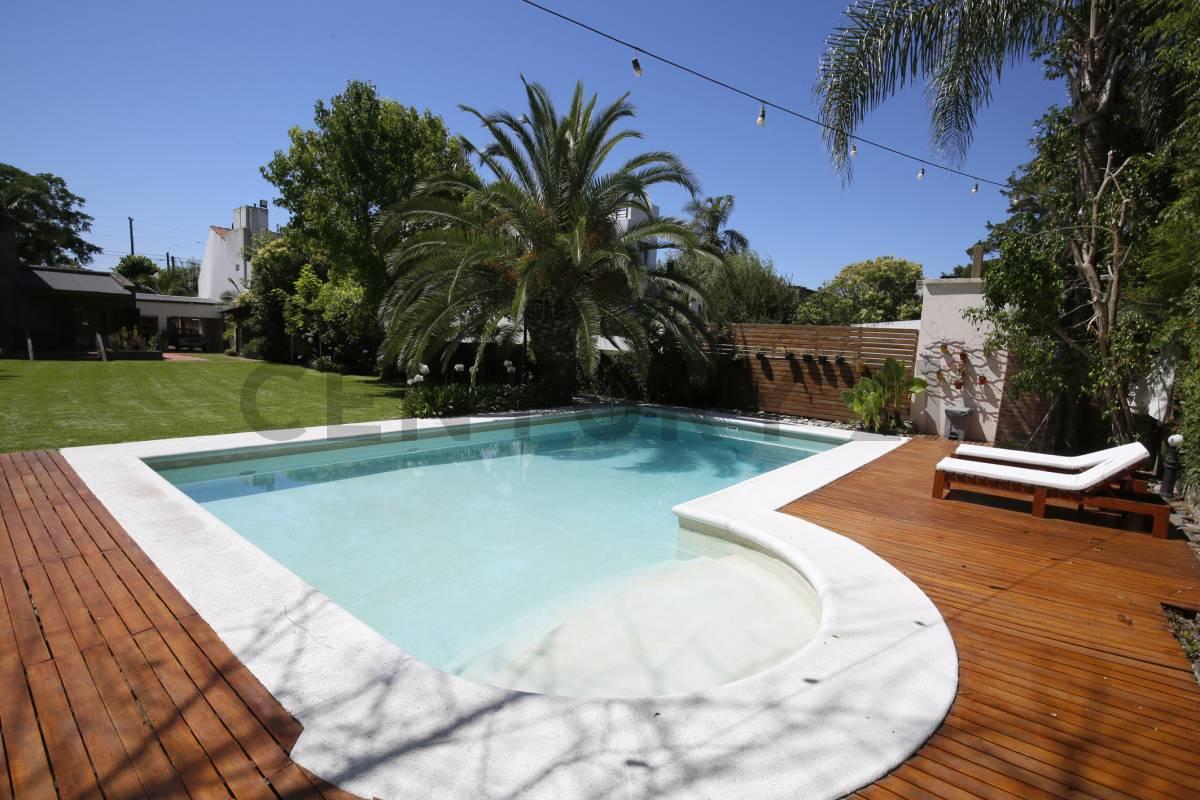 CASA EN VENTA EN GONNET DE 4 DORMITORIOS Y PILETA — foto 1