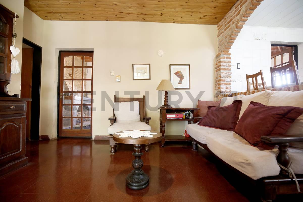 Casa en venta en Gonnet La Plata con 4 dormitorios — foto 1