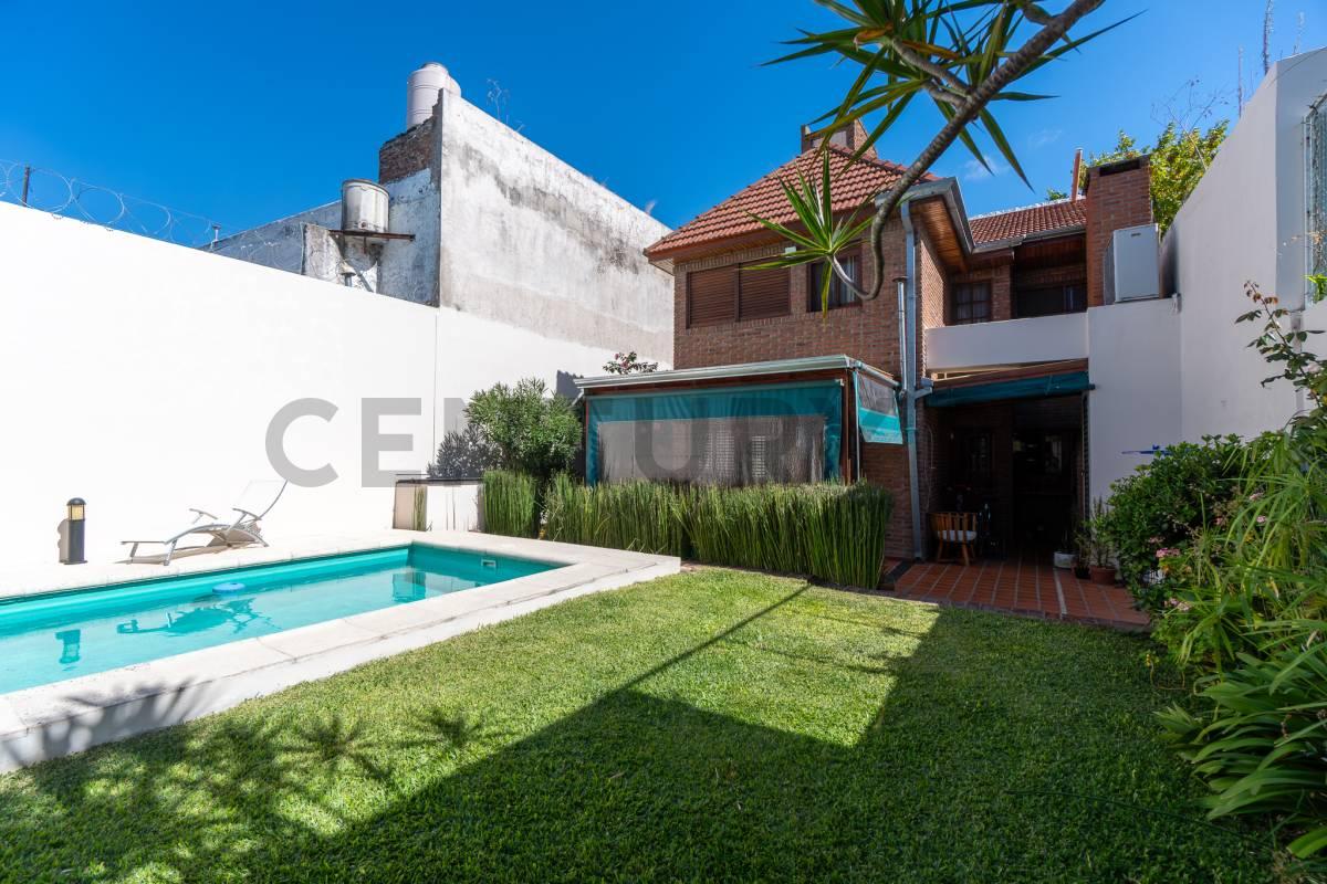 Casa en venta 4 dormitorios con parque y pileta, La Plata — foto 1