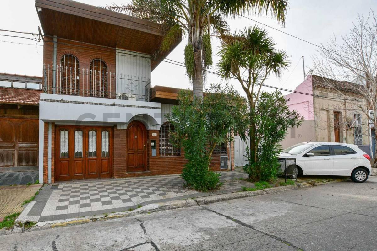 CASA EN VENTA EN TOLOSA LA PLATA DE 3 DORMITORIOS APTA BANCO. — foto 1