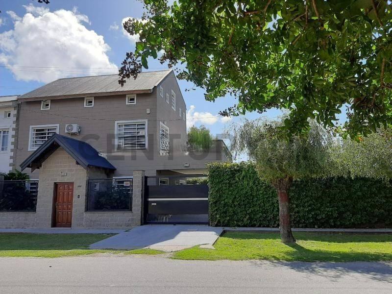 CASA EN VENTA EN GONNET — foto 1