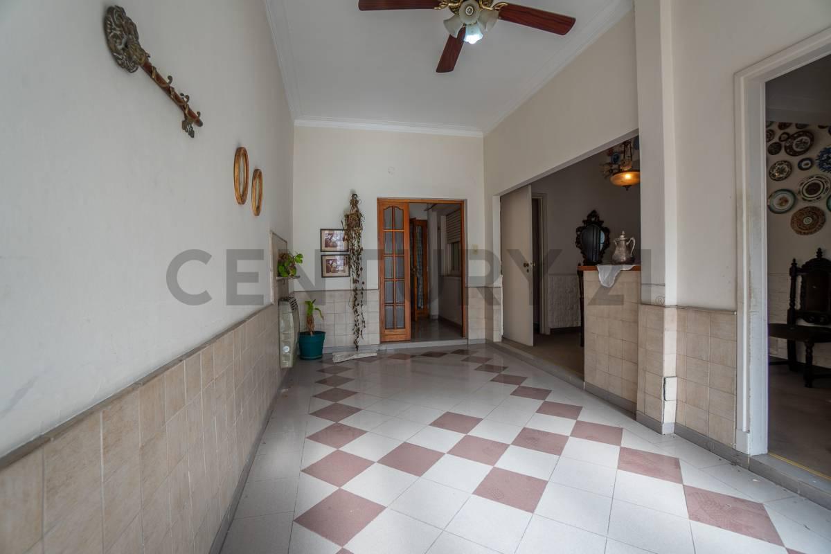 PH EN VENTA EN LA PLATA TIPO CASA AL FRENTE 2 DORMITORIOS Y COCHERA - ZONA PLAZA MALVINAS — foto 1