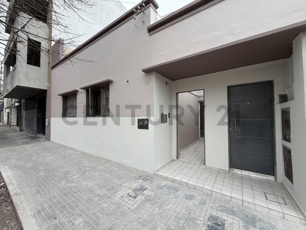 Calle 67 e/ 118 y 119 | 2 dormitorios reciclado a nuevo 82 mts Ph Al Frente — foto 1