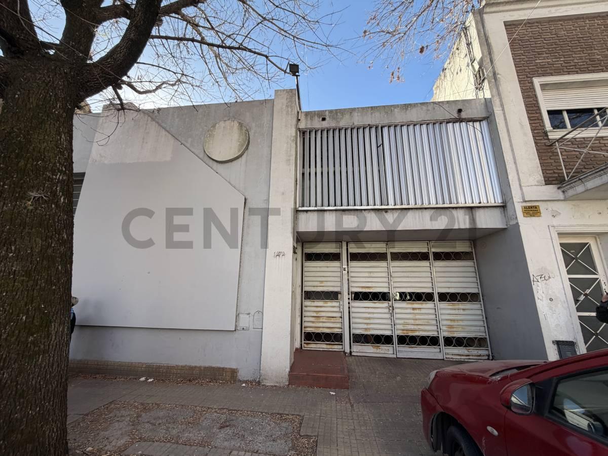 Calle 4 entre 58 y 59. Casa de 3 dormitorios + estudio en venta, La Plata. — foto 1