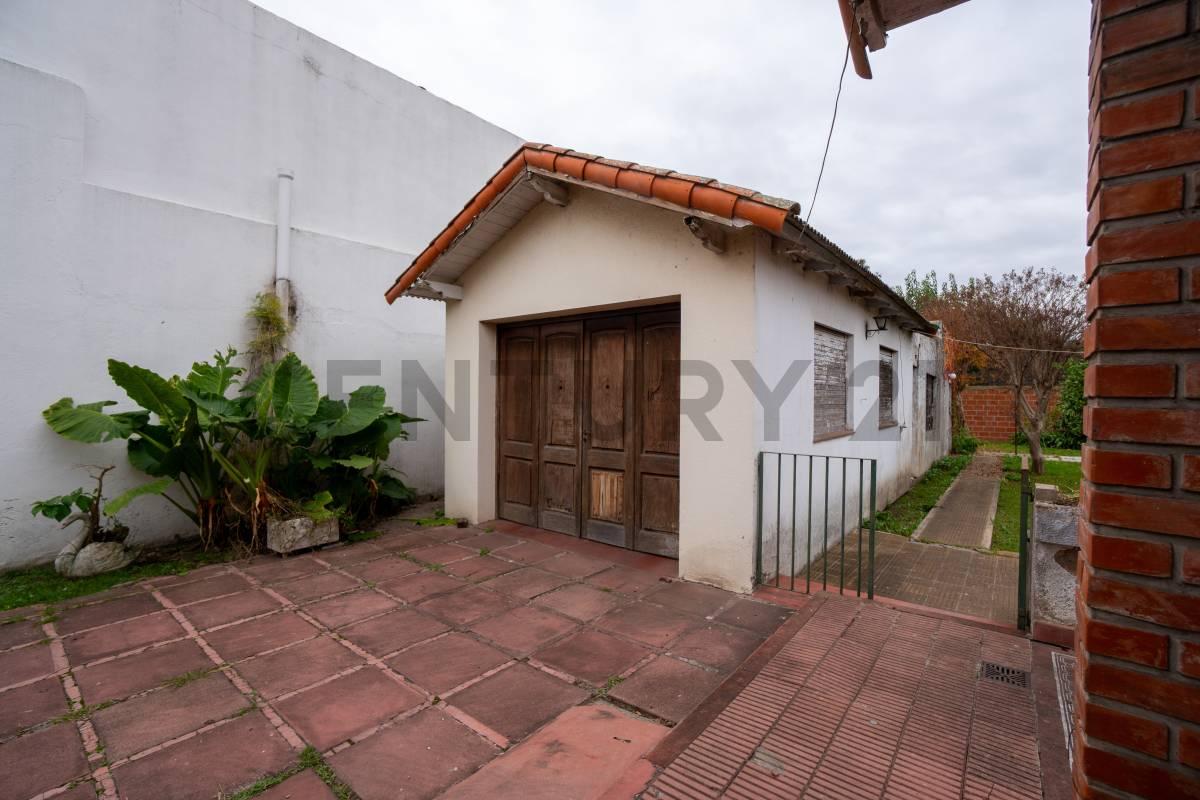Lote con casa a demoler — foto 1