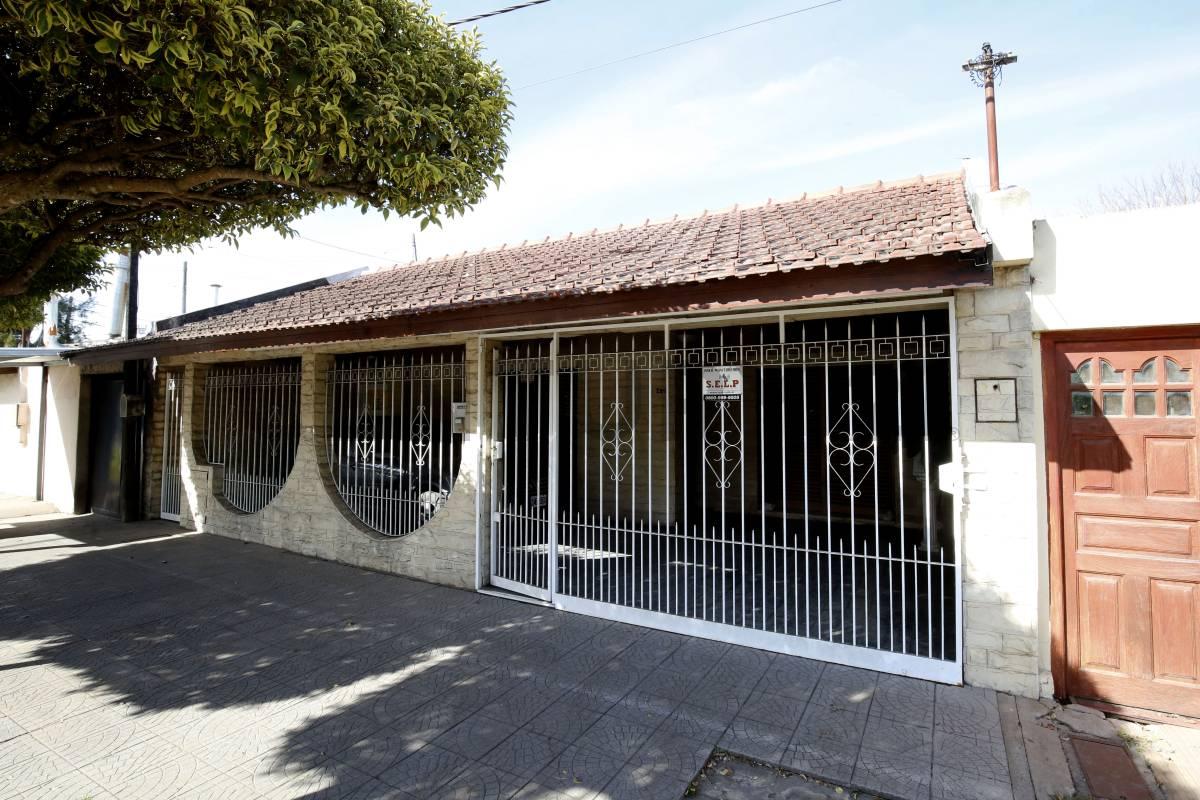 CASA EN VENTA EN LA PLATA LOS HORNOS — foto 1