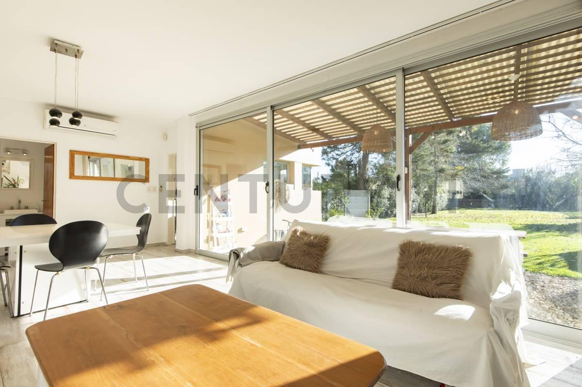 CASA EN VENTA EN CITY BELL DE 2 DORMITORIOS — foto 1