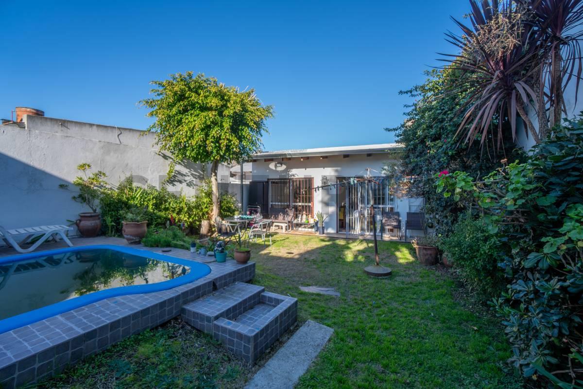 CASA EN VENTA EN LA PLATA - 3 DORMITORIOS + ESCRITORIO - COCHERA — foto 1