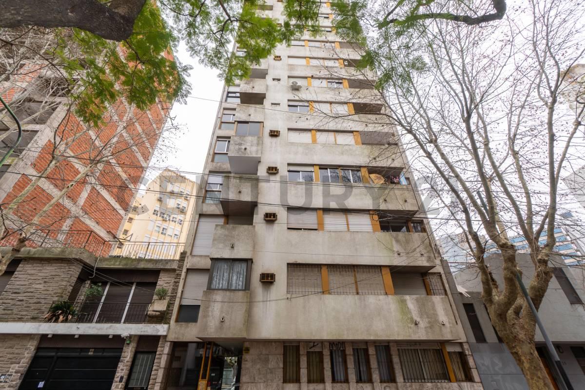 Departamento en VENTA tres dom. con balcón - La Plata — foto 1