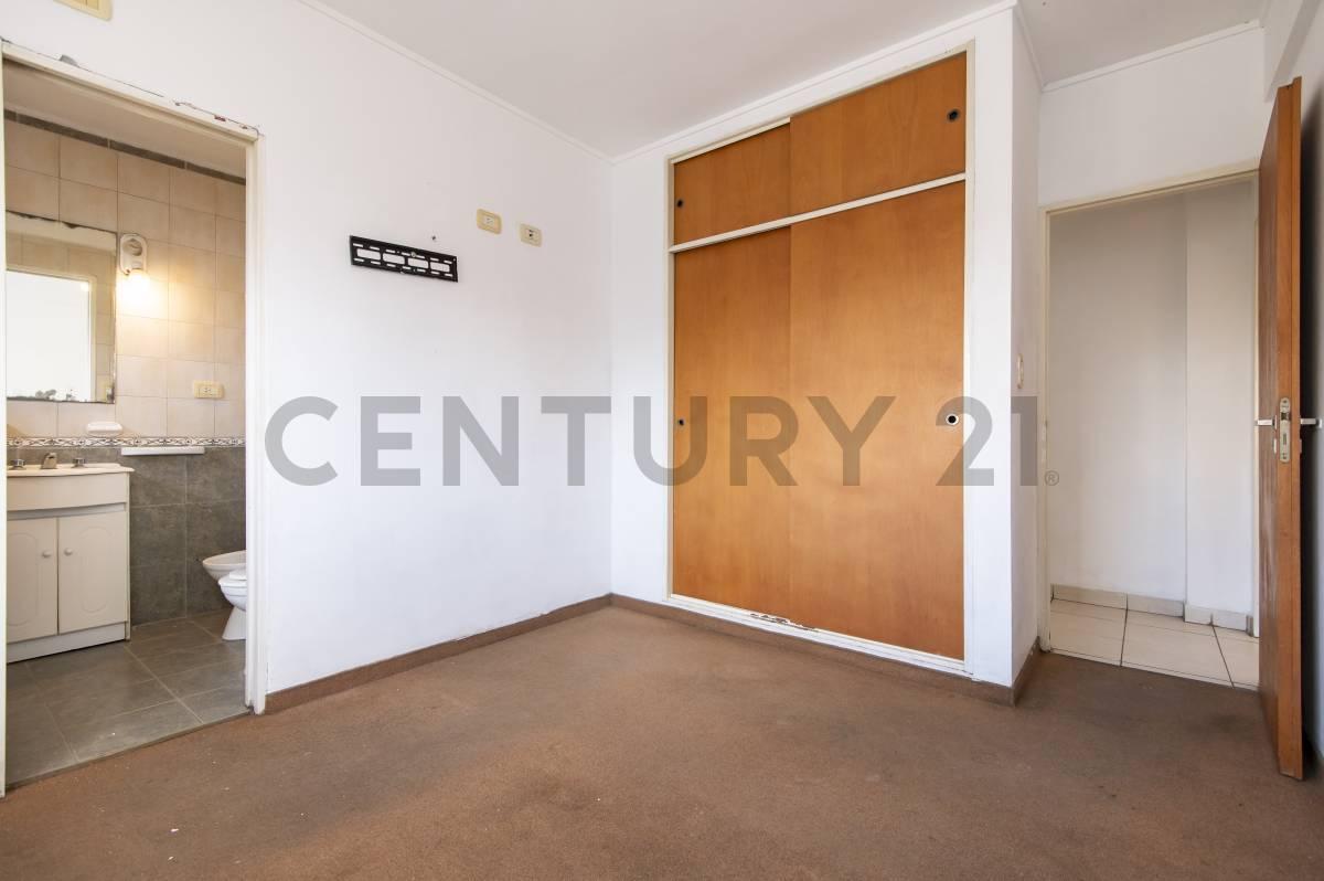 Departamento en venta en La Plata de 2 dormitorios al frente con cochera — foto 1