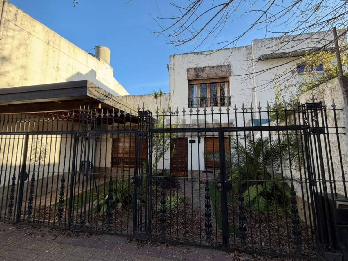 24 entre 54 y 55 CASA 2 DORMITORIOS EN VENTA LA PLATA PARQUE SAN MARTIN — foto 1