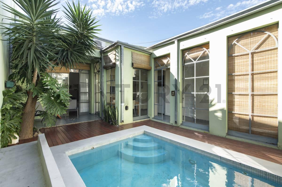 Casa En Venta en La Plata con pileta y terraza — foto 1