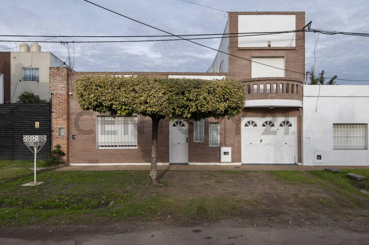 CASA EN VENTA LA PLATA 4 DORMITORIOS CON PARQUE PILETA — foto 1