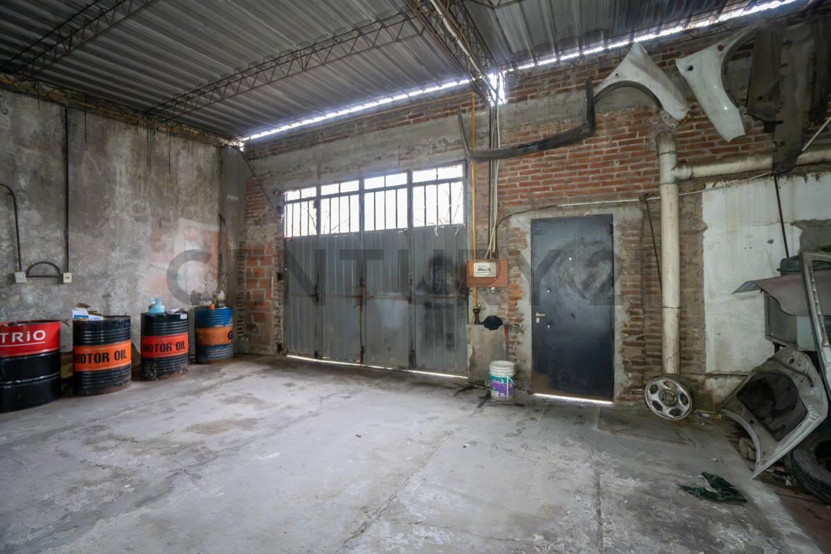 Taller/galpón con casa en venta La Plata — foto 1