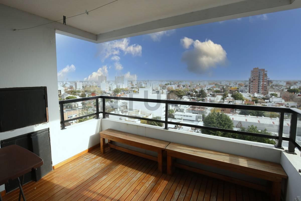 DEPARTAMENTO TIPO DUPLEX DE 3 DORMITORIOS CON COCHERA Y BALCON CON PARRILLA - LA PLATA — foto 1