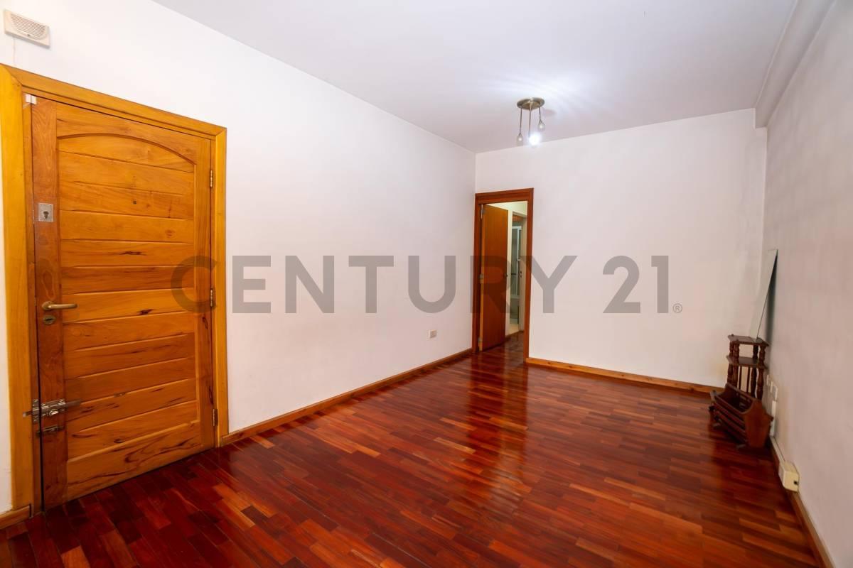 DEPARTAMENTO EN VENTA EN LA PLATA DE 2 DORMITORIOS CON COCHERA — foto 1