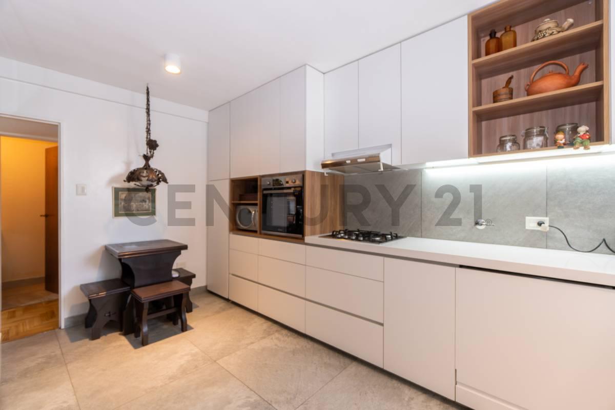 Departamento en venta en La Plata de tres dormitorios con cochera — foto 1