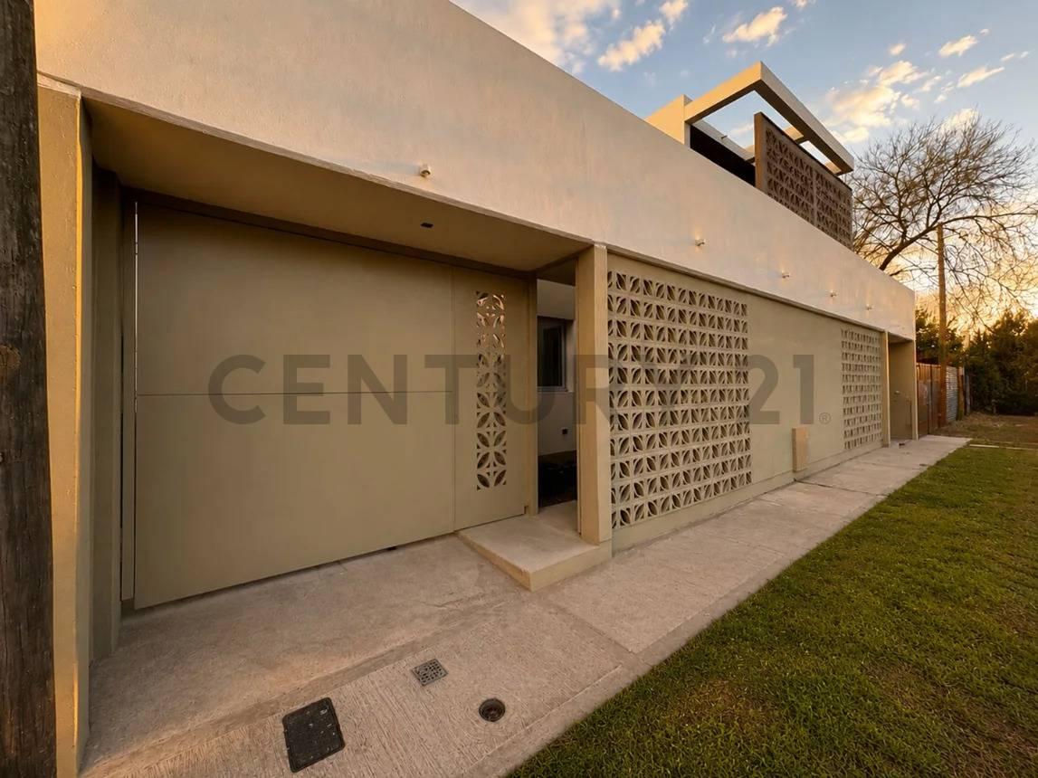 CASA DUPLEX EN VENTA EN LA PLATA A ESTRENAR DE 2 DORMITORIOS Y COCHERA — foto 1