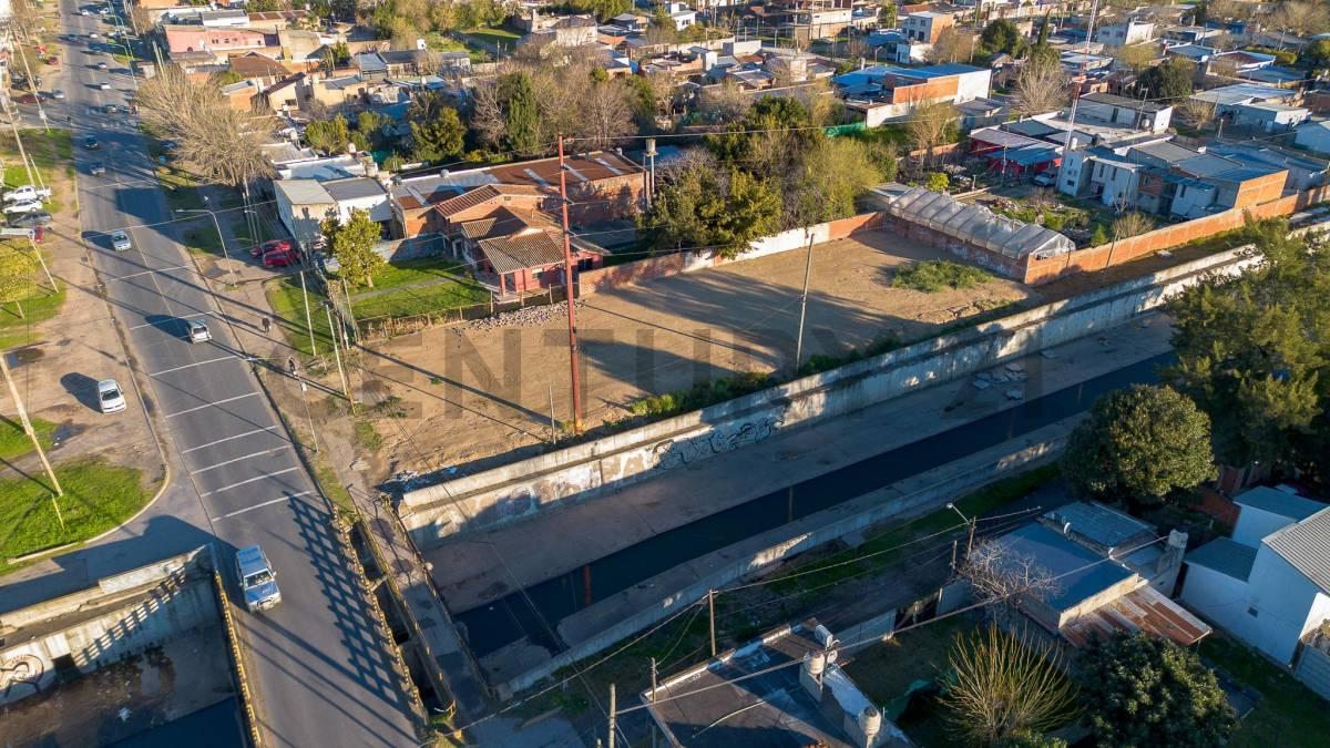 Lote en venta en San Carlos sobre avenida - Ideal desarrolladores — foto 1