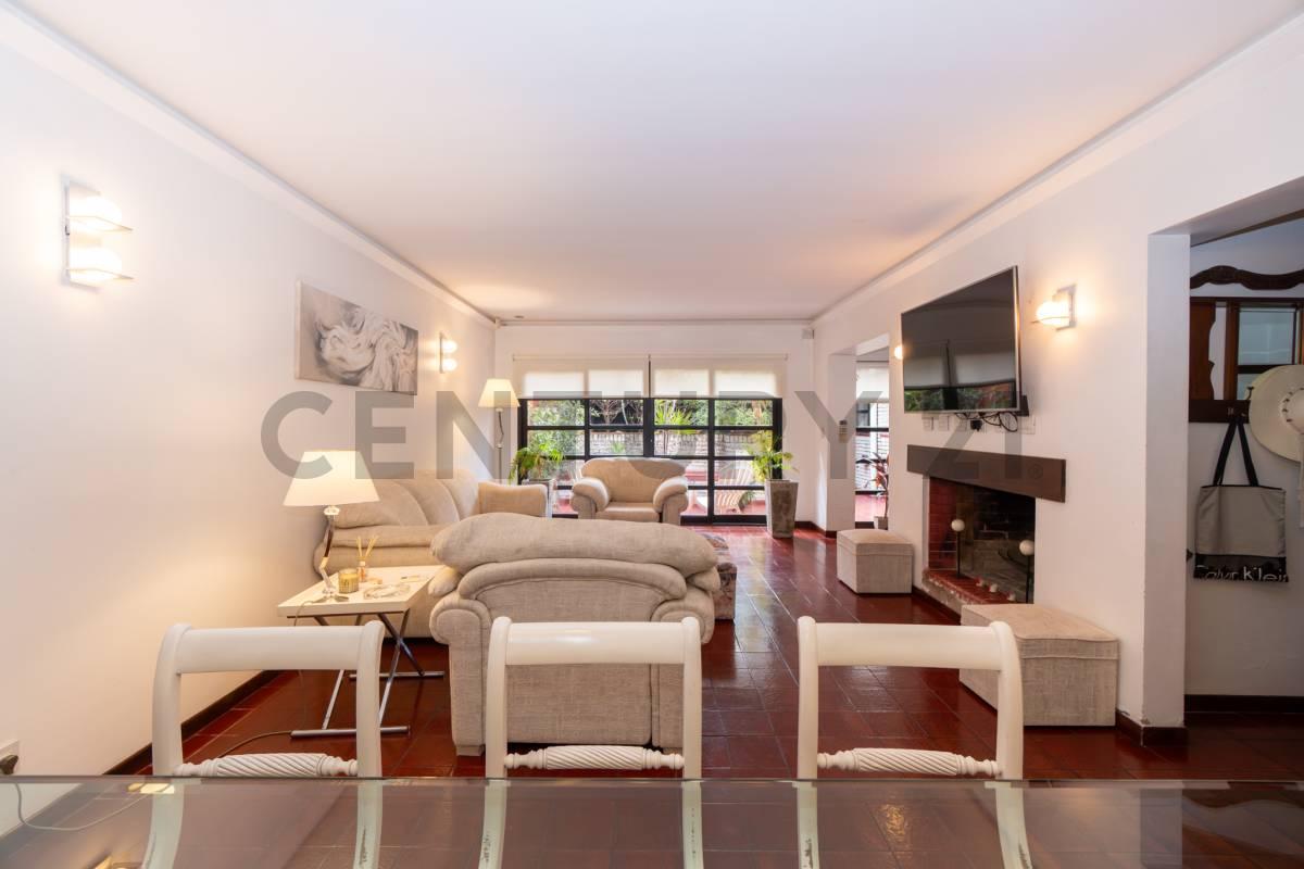 Casa en venta en La Plata de 4 dormitorios, escritorio y playroom — foto 1