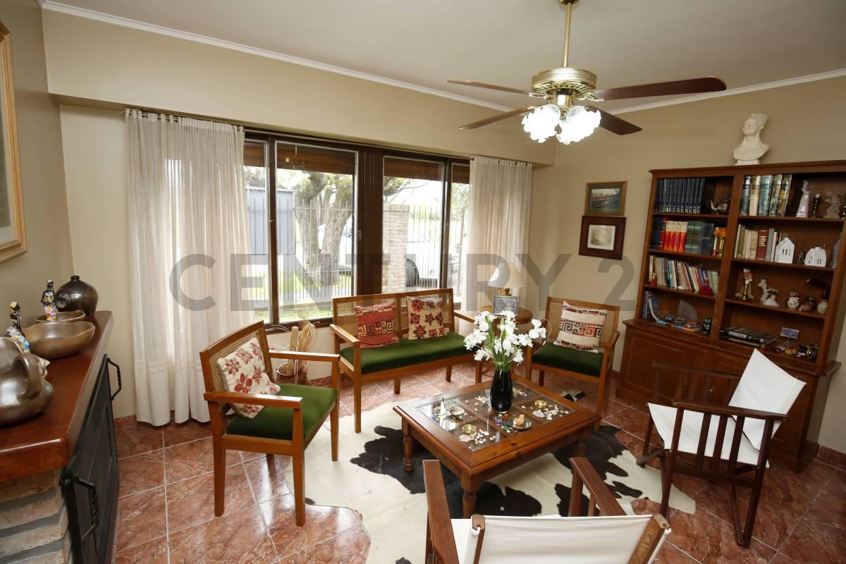 Casa en Venta de dos dormitorios en Gonnet — foto 1