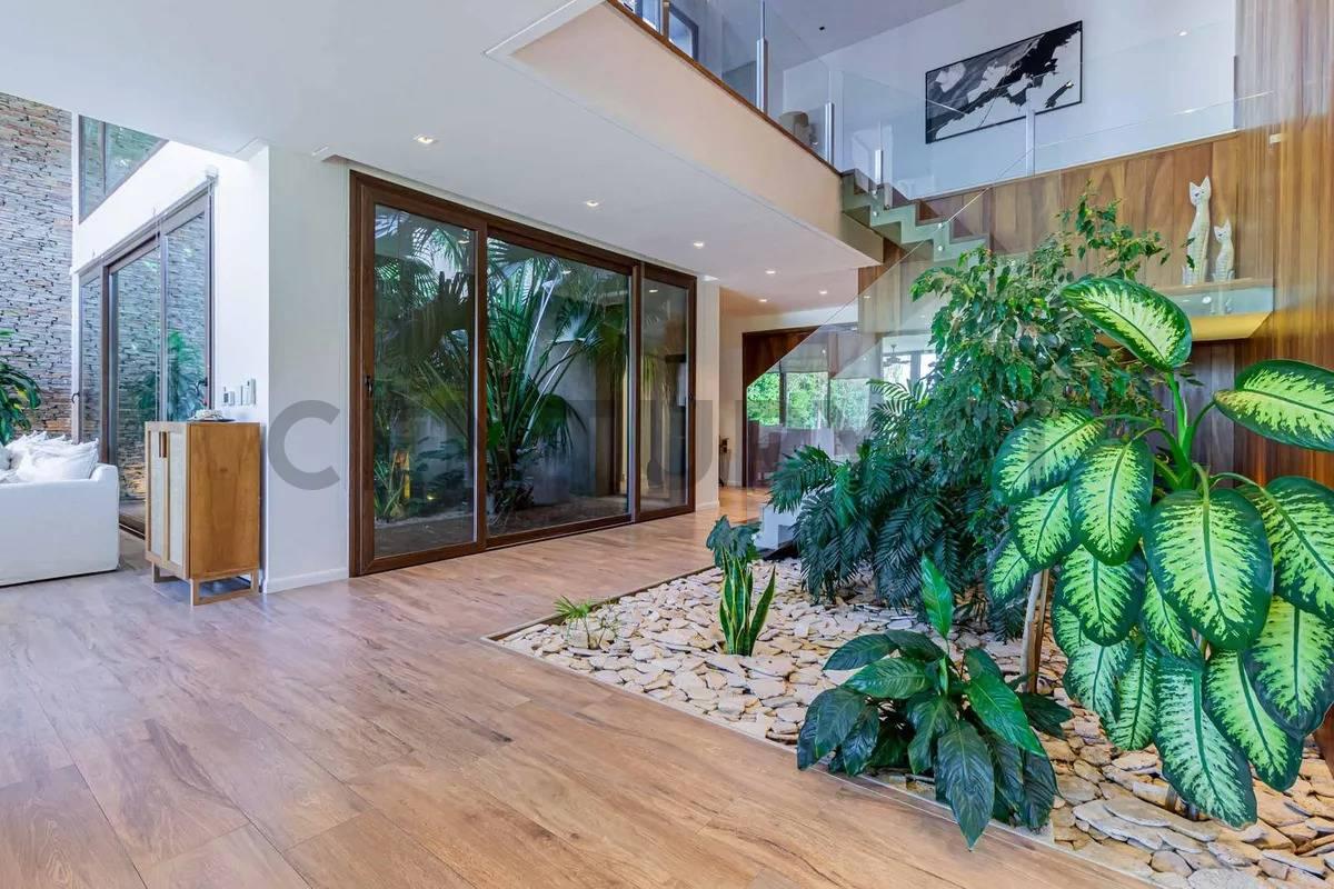 Casa de Lujo en El Golf Nordelta – Vista Abierta al Golf – Diseño y Categoría — foto 1