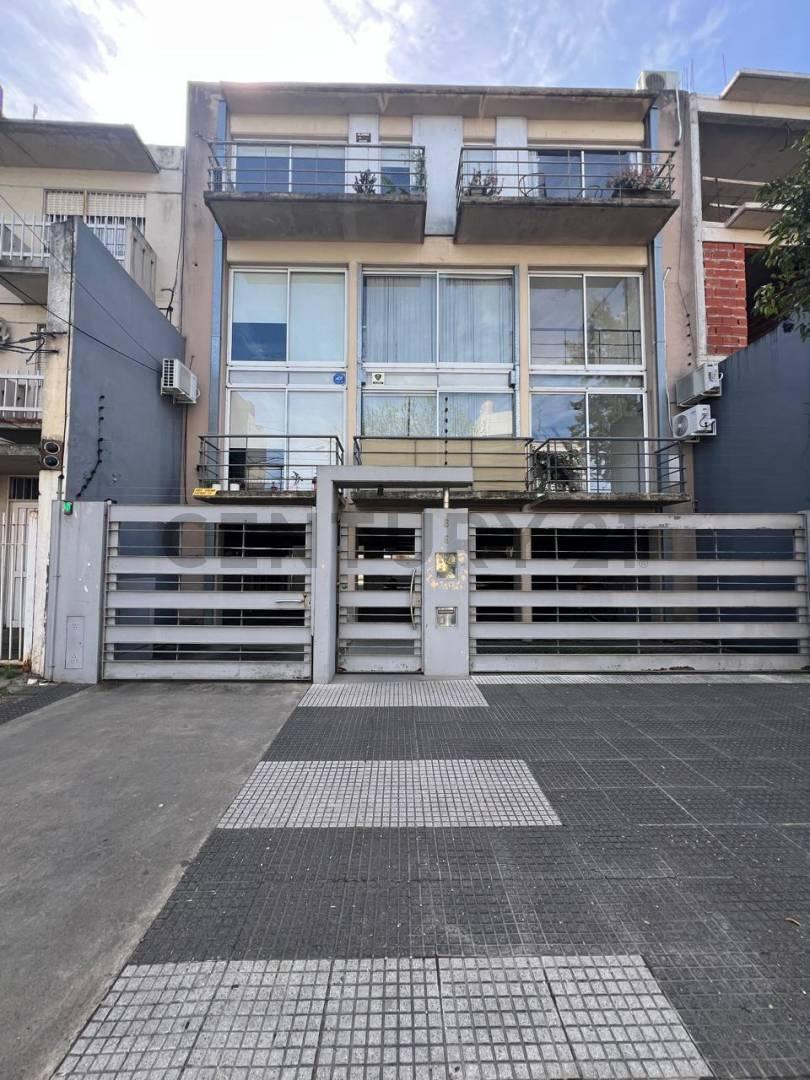 Departamento 3 ambientes reciclado en San Isidro con cochera cubierta — foto 1