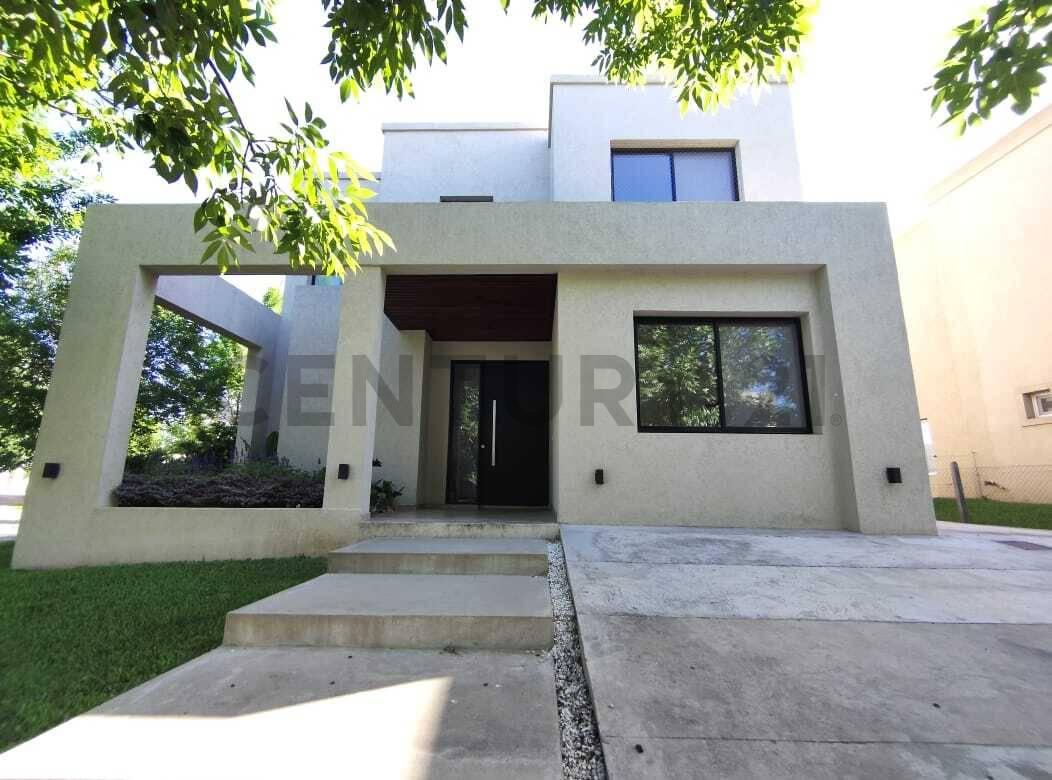 Venta de casa 5 ambientes en esquina Barrio Castaños - Nordelta — foto 1
