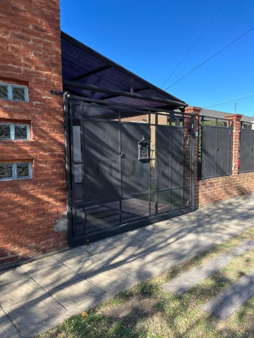 VENTA CASA 4 AMBIENTES CON PILETA Y QUINCHO EN UDAONDO. FINANCIACION DIRECTA — foto 1