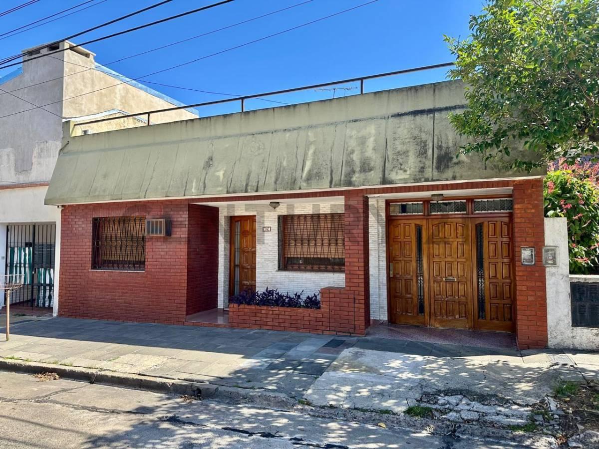 VENTA CASA 4 AMB, APTA CRÉDITO, MORON — foto 1