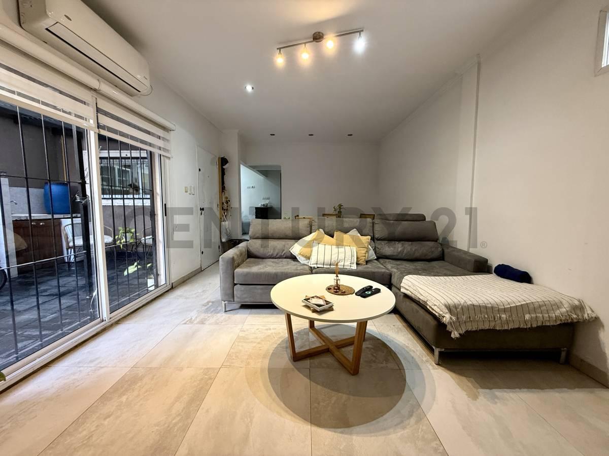 Venta PH 5 ambientes + Consultorio independiente con renta, Castelar — foto 1
