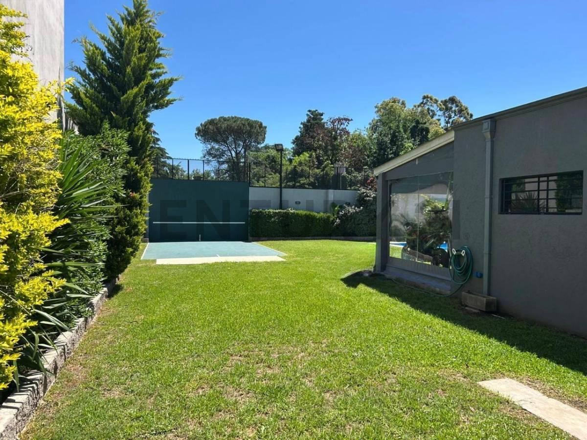 Venta lote Villa Udaondo Barrio Privado Agustinas 1 con quincho y garage — foto 1