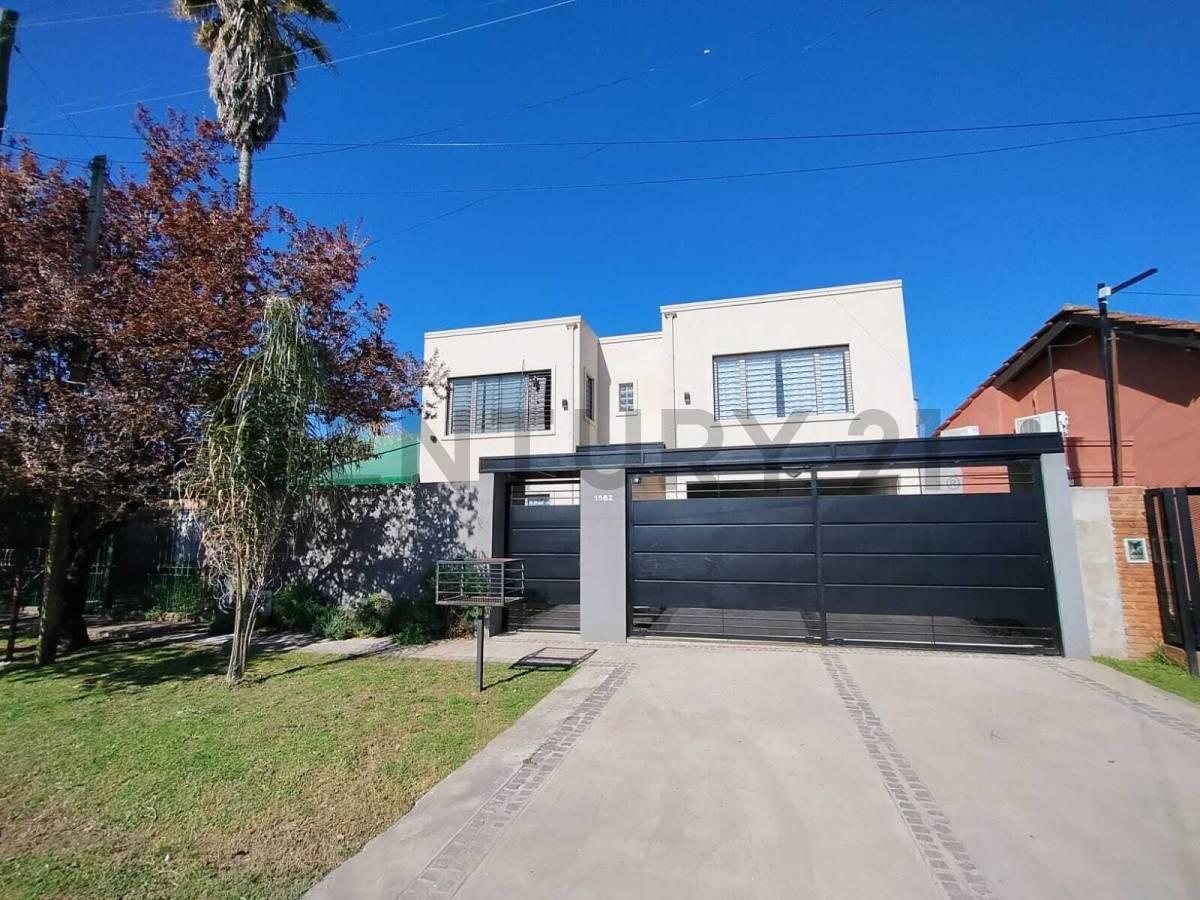 VENTA CASA en FRANCISCO ALVAREZ RESIDENCIAL- 5 AMBIENTES con PILETA Y PARQUE — foto 1