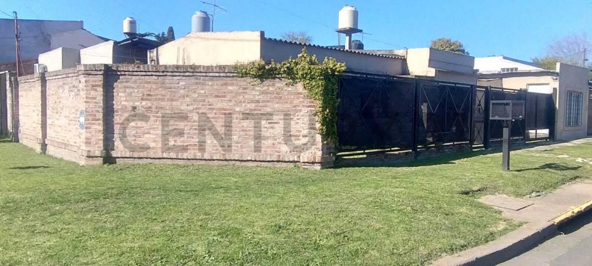 VENTA LOTE CON CASA + DPTO A TERMINAR | ITUZAINGÓ — foto 1
