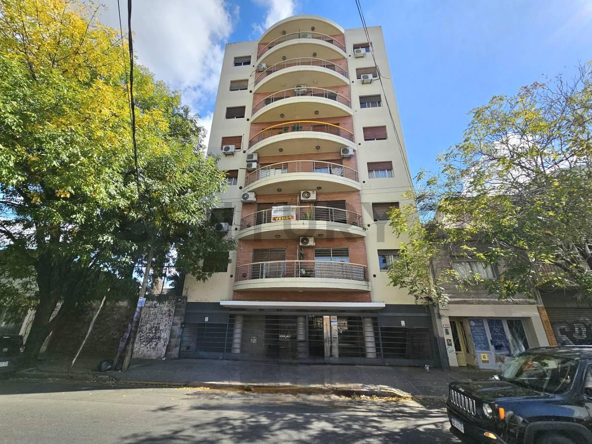 Venta Departamento 2 ambientes al FRENTE con cocina separada y COCHERA - Morón CENTRO — foto 1