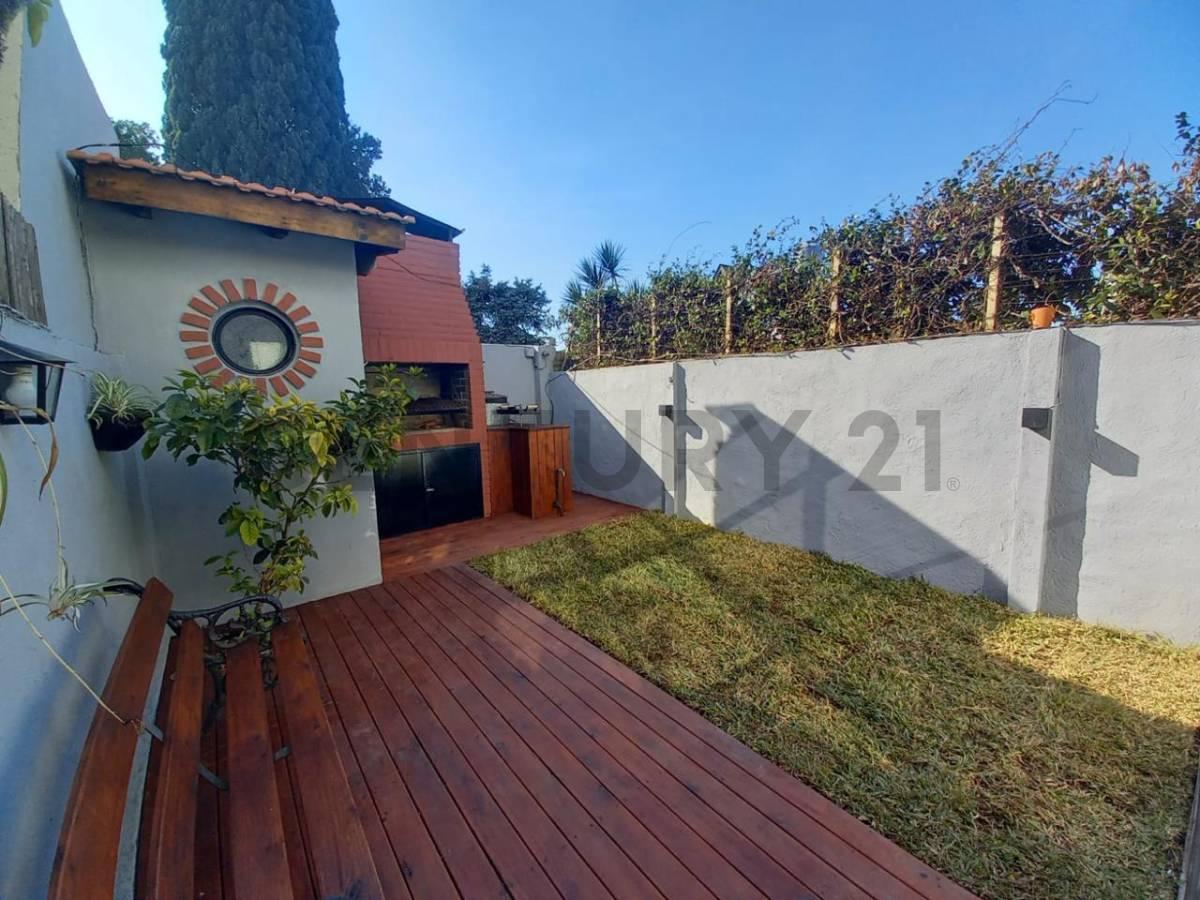 Venta dúplex 3 ambientes con parrilla, jardin y cochera en Castelar — foto 1