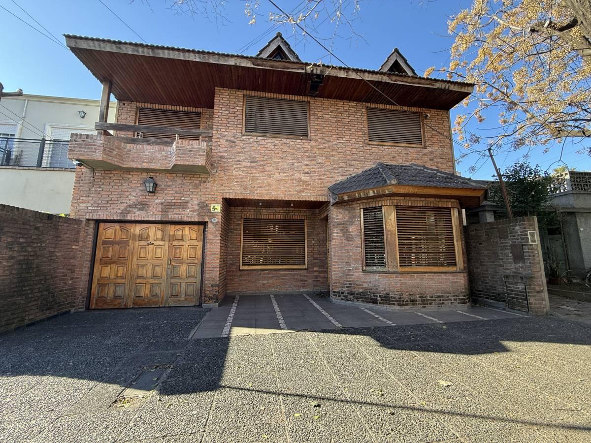 VENTA CASA MORÓN 6 AMBIENTES CON QUINCHO Y COCHERA — foto 1