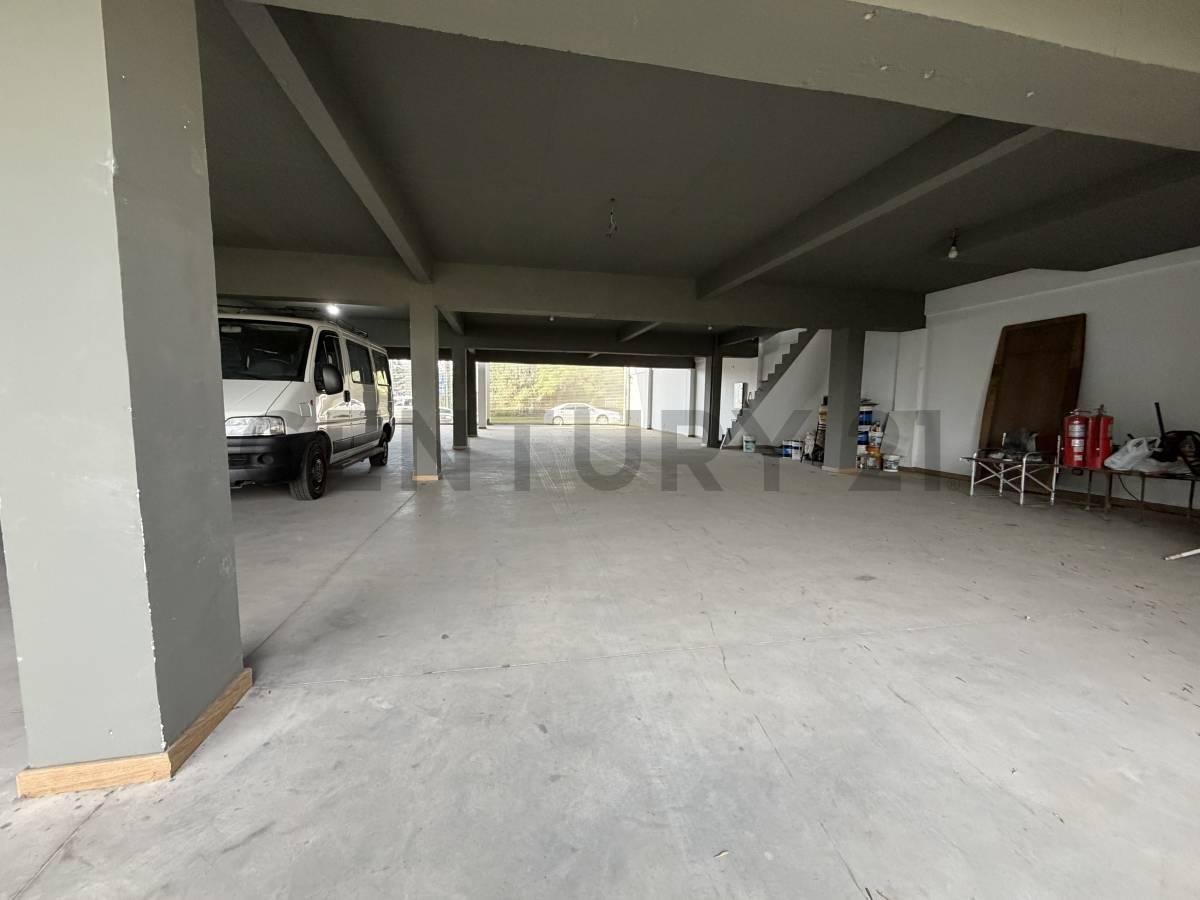 VENTA LOCAL COMERCIAL ENTREPISO ASCENSOR EN ITUZAINGÓ — foto 1