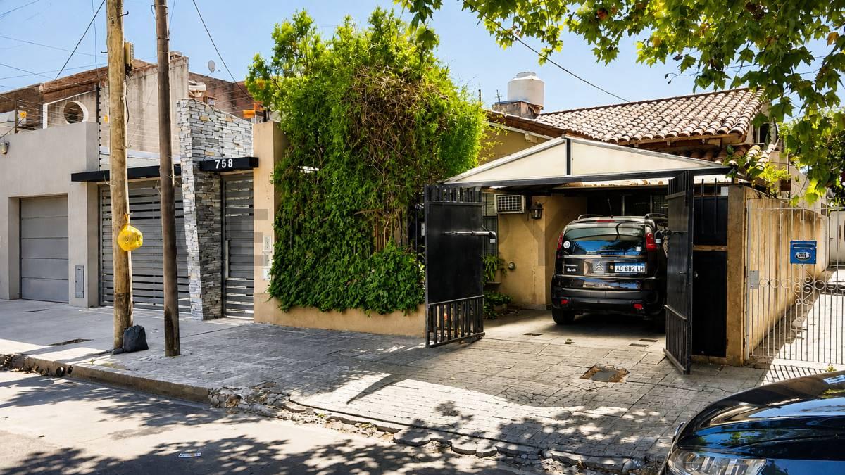 VENTA -PH 4 AMBIENTES CON COCHERA TECHADA JARDIN PATIO Y PARRILA - VILLA SARMIENTO — foto 1