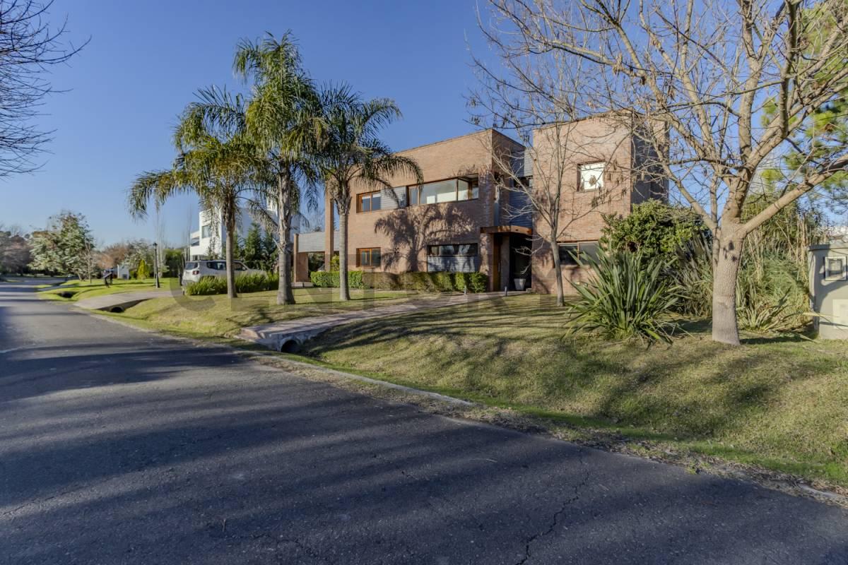 Casa en Club de campo Los Ceibos — foto 1