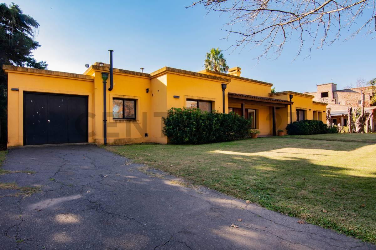 VENTA | Importante Casa de 3 dormitorios en Los Alamos Club de Campo, Ibarlucea. — foto 1