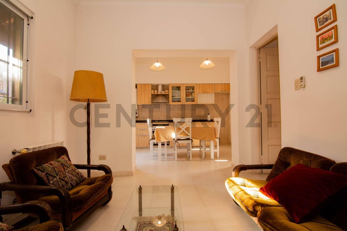 Venta Casa de 2 Dormitorios con cochera en Barrio José de San Martín, Rosario — foto 1