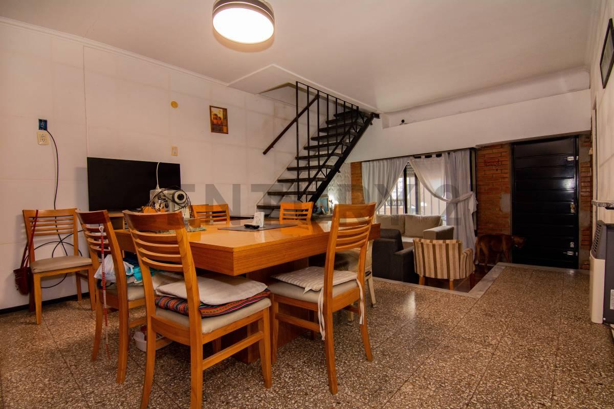 Venta Casa de 3 Dormitorios con cochera en Gral. José de San Martín, Rosario — foto 1