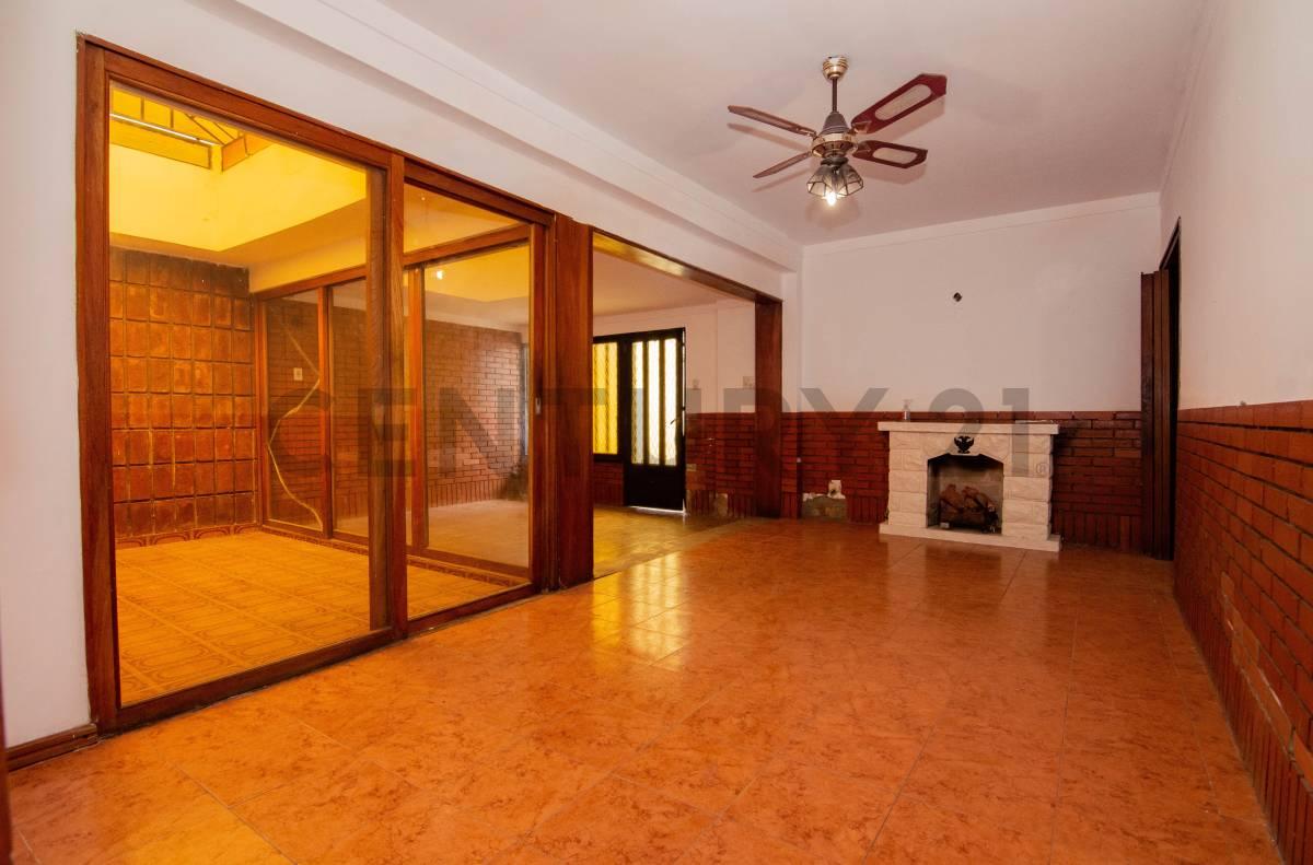 Venta Casa de 3 Dormitorios con patio, terraza y cochera doble en Saladillo, Rosario — foto 1