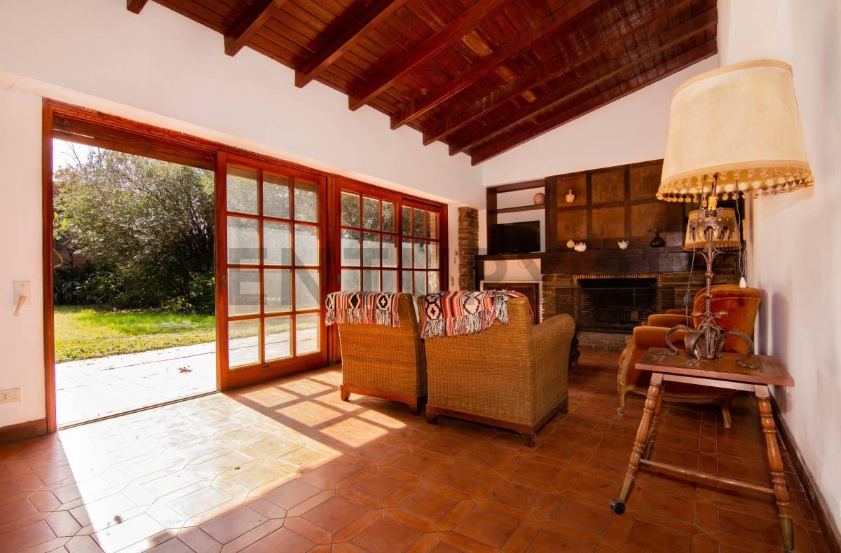 Venta Casa de 5 Dormitorios con amplio jardín en Fisherton — foto 1